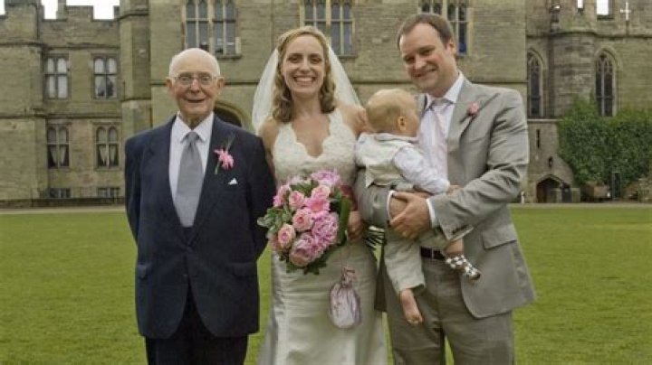 
Casey Hewlett Age, Birthday, Wikipedia, Who, Nationality, Biography 