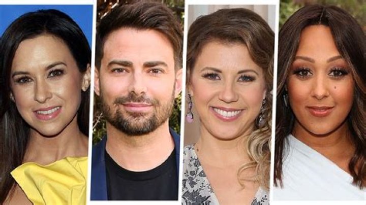 
Hallmark Reveals Christmas Movie Schedule for 2022: See the 40-Movie Lineup 