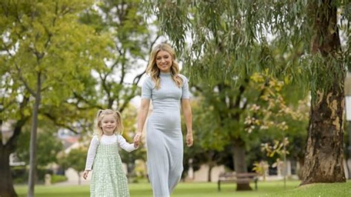 
Seven Network Weather Girl Amelia Mulcahy Appears on TV Everyday and Viewers Wonder If She Pregnant 