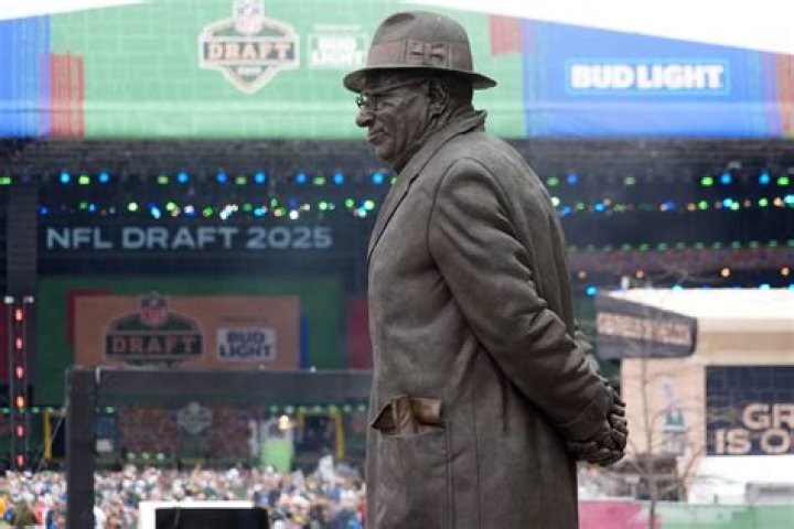 
Stevie Campbell Height, Weight, Net Worth, Age, Birthday, Wikipedia, Who, Nationality, Biography 