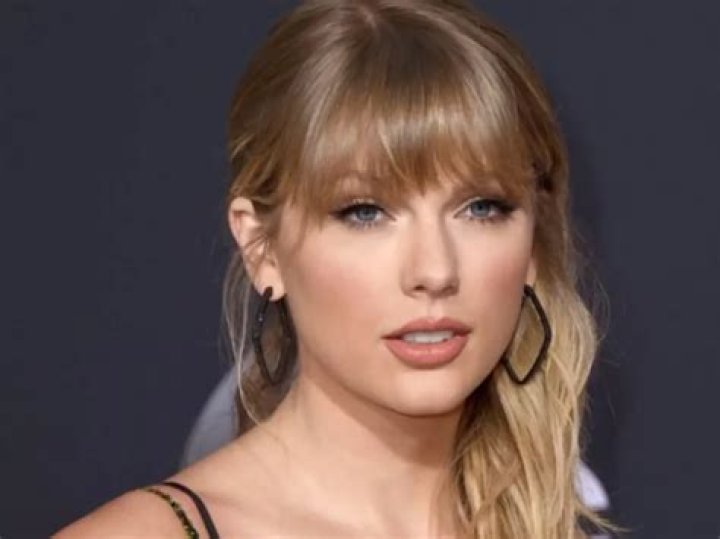Taylor Swift (Singer) Wiki, Bio, Net Worth, Height, Weight, Measurements, Boyfriend, Facts