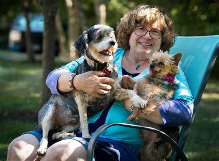 
Toby Dorr aka The Dog Lady of Lansing Prison Helped John Manard Escape Prison – Where Is She Today? 